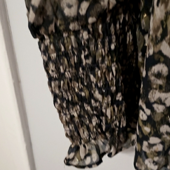 WOMENS SHEER ANIMAL PRINT LONG SLEEVED BLOUSE. NEW WITH TAGS - Picture 9 of 14